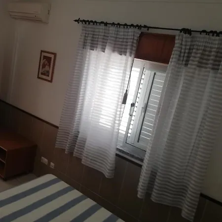 By R-tex Guest house Manta Rota